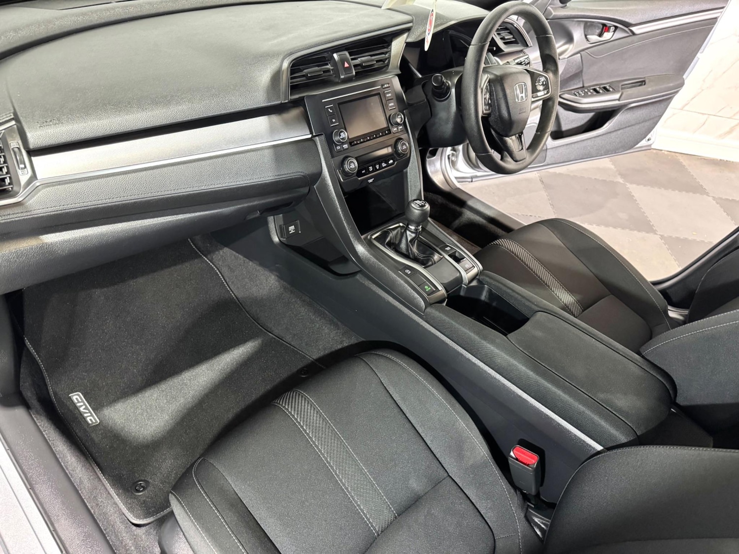 Used Honda Civic 2017 for sale - 76987996: Photo 20