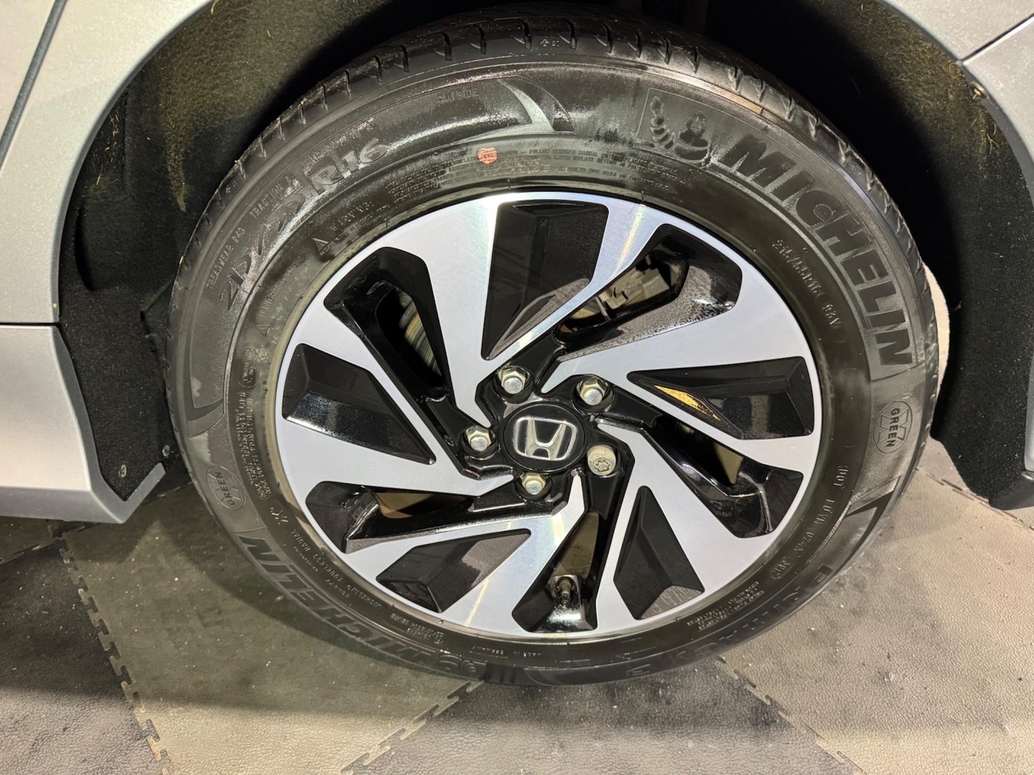 Used Honda Civic 2017 for sale - 76987996: Photo 25