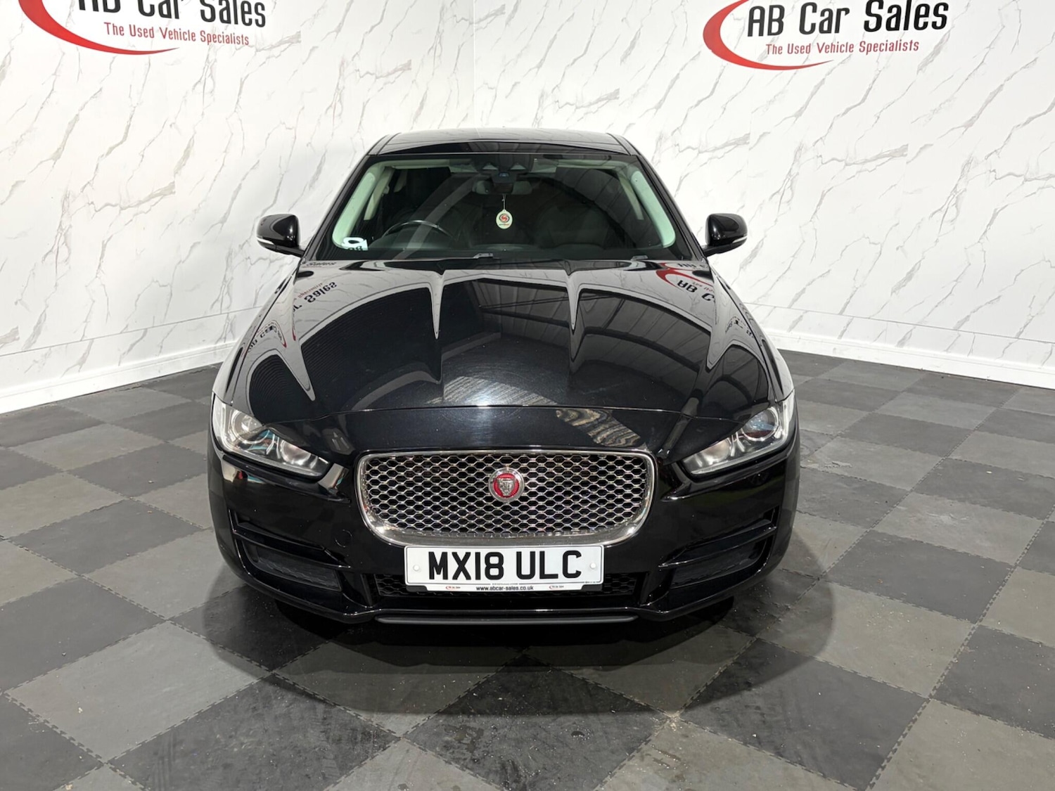 Used Jaguar XE 2018 for sale - 77839629: Photo 2