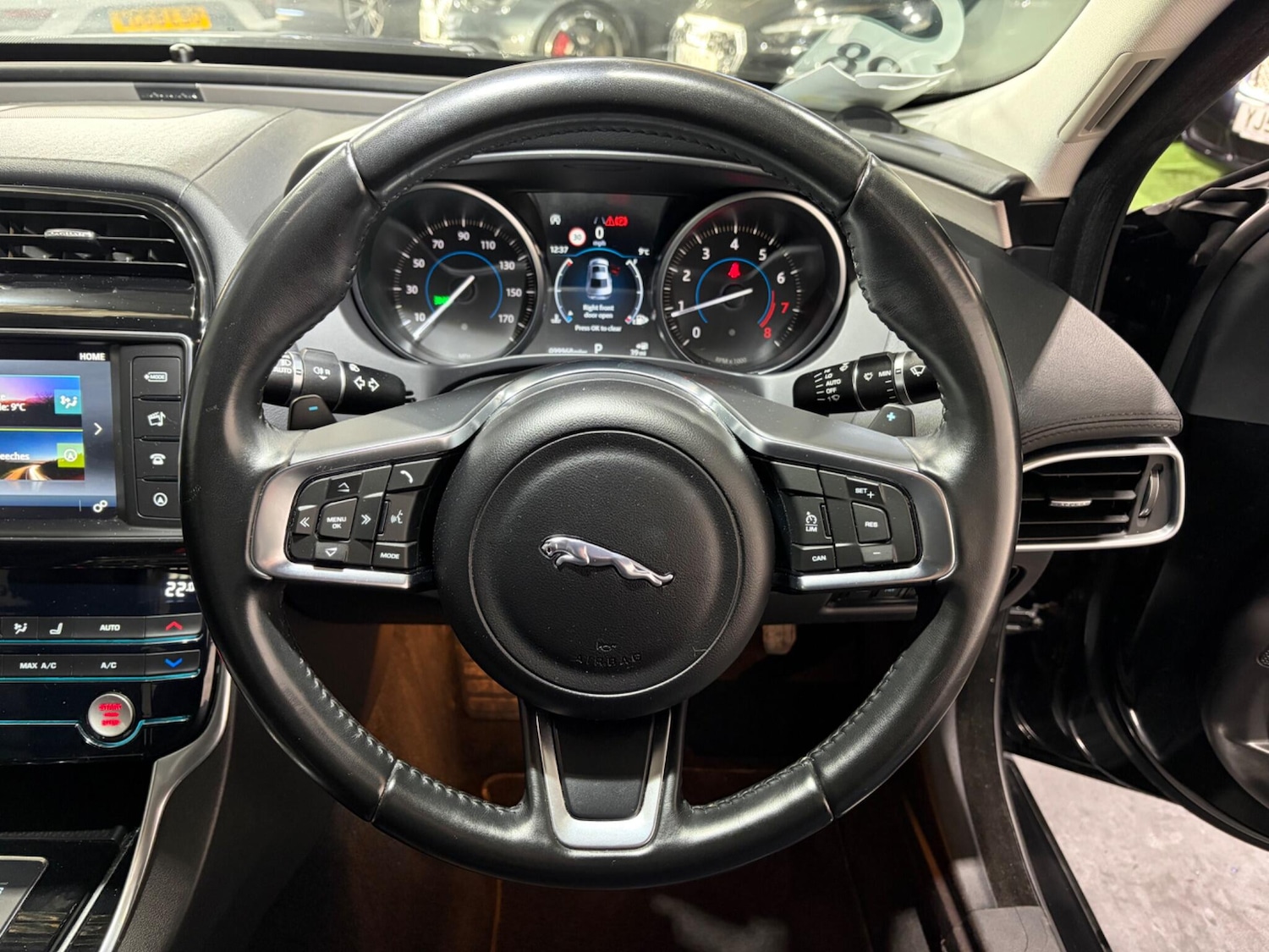 Used Jaguar XE 2018 for sale - 77839629: Photo 20