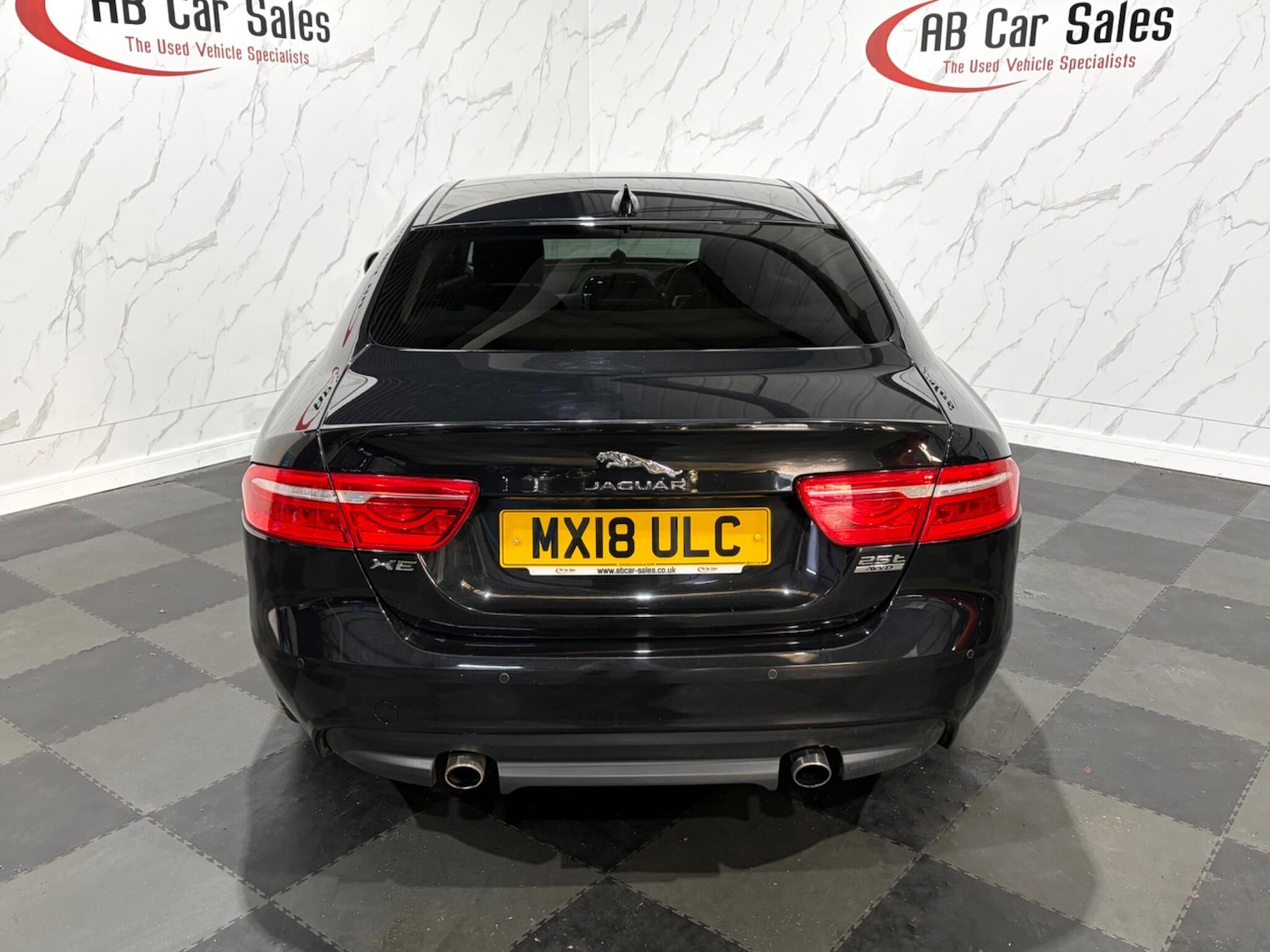 Used Jaguar XE 2018 for sale - 77839629: Photo 3