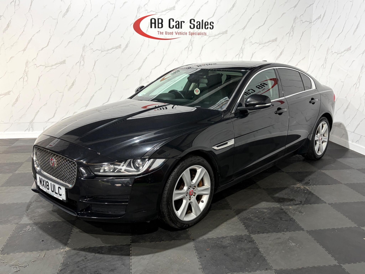 Used Jaguar XE 2018 for sale - 77839629: Photo 5