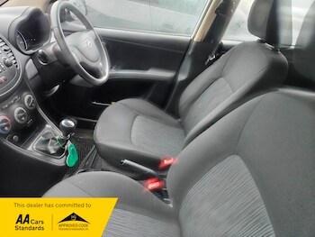 Used Hyundai i10 2014 for sale - 77465352: Photo