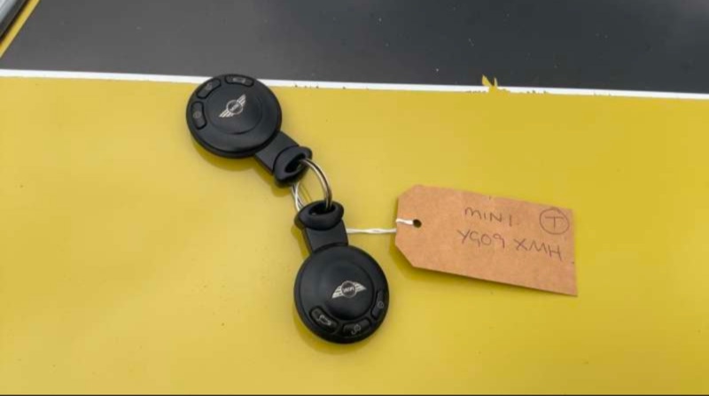 Used MINI Convertible 2009 for sale - 76236379: Photo 8