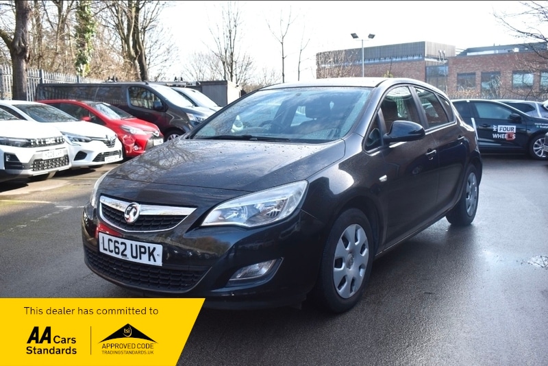 Used Vauxhall Astra 2012 for sale - 77720745: Photo 2