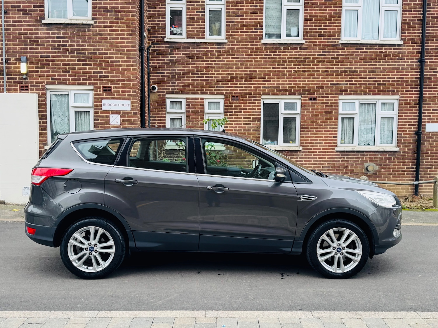 Used Ford Kuga 2015 for sale - 76969840: Photo 2