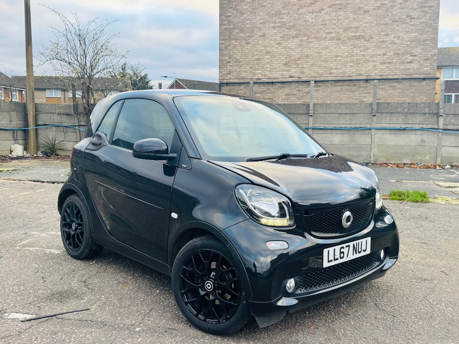Used smart fortwo 2017 for sale - 76640693: Photo 1