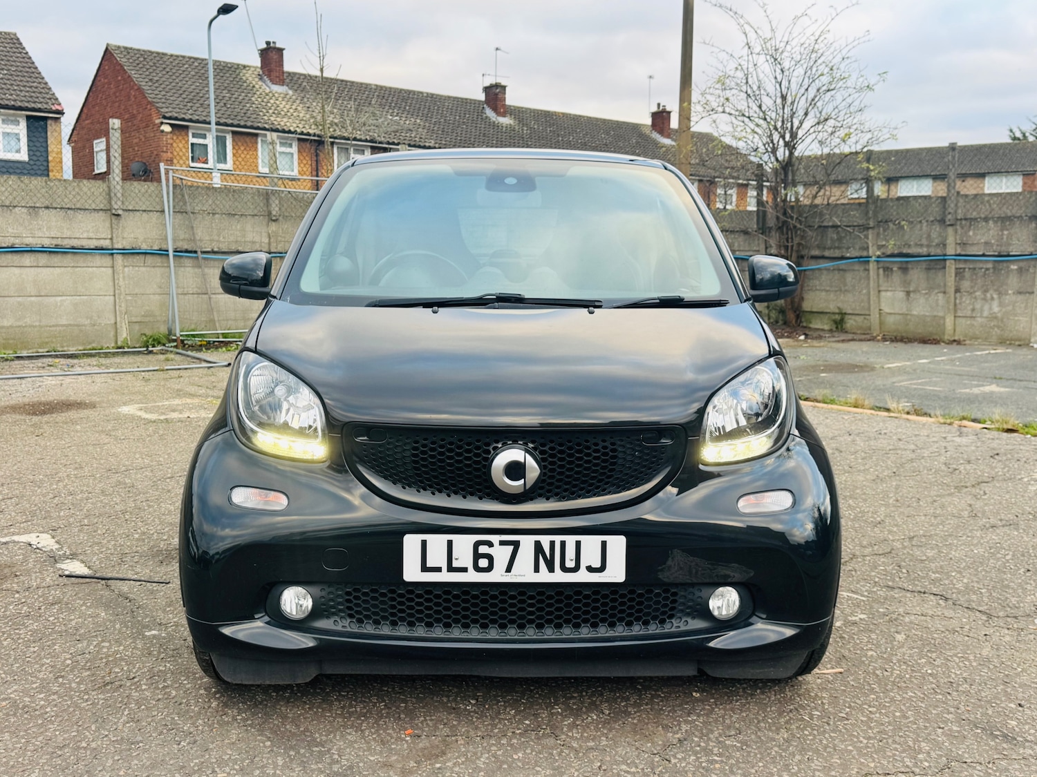 Used smart fortwo 2017 for sale - 76640693: Photo 2