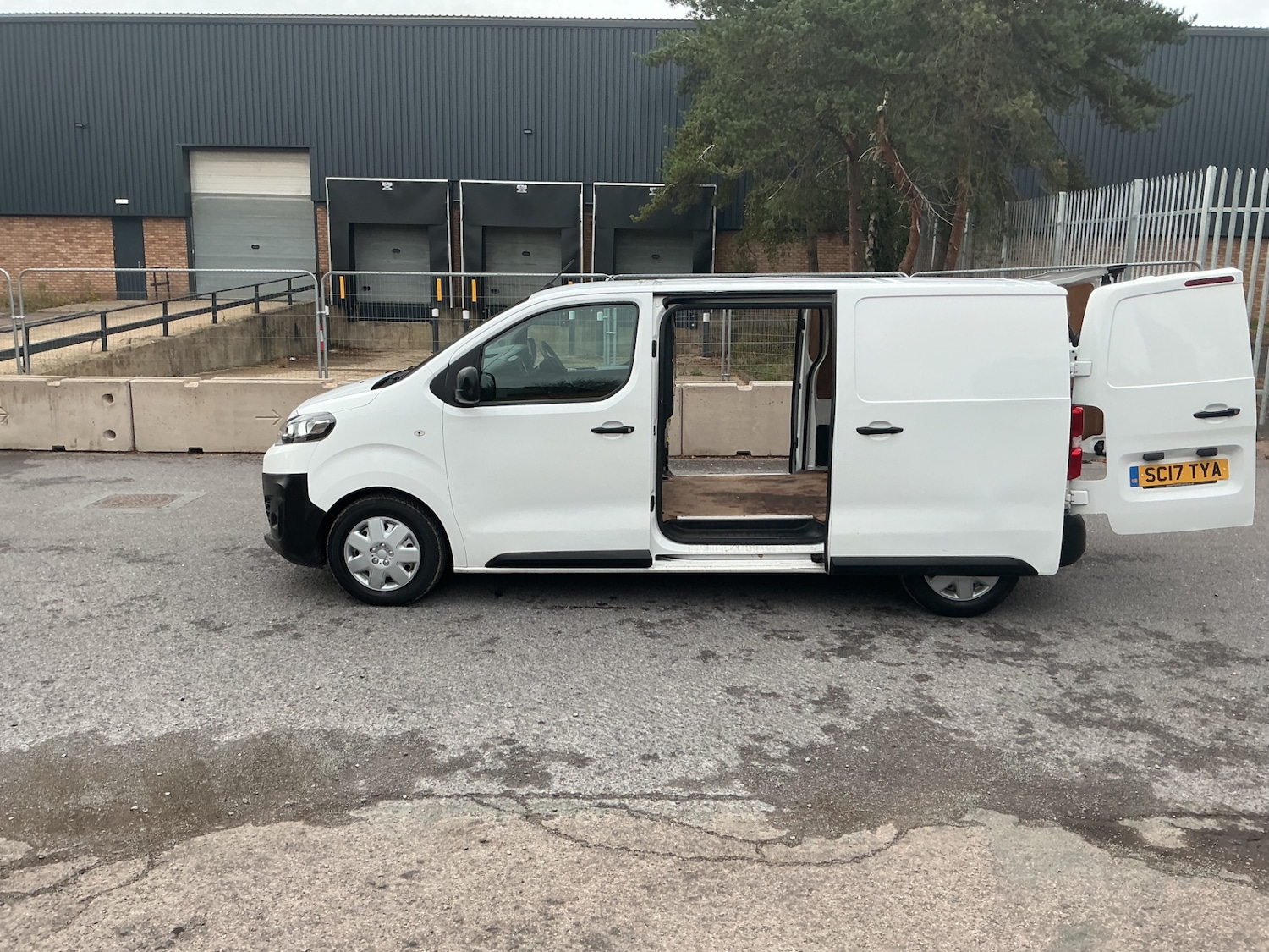 Used Citroen Dispatch 2017 for sale - 76542802: Photo 19