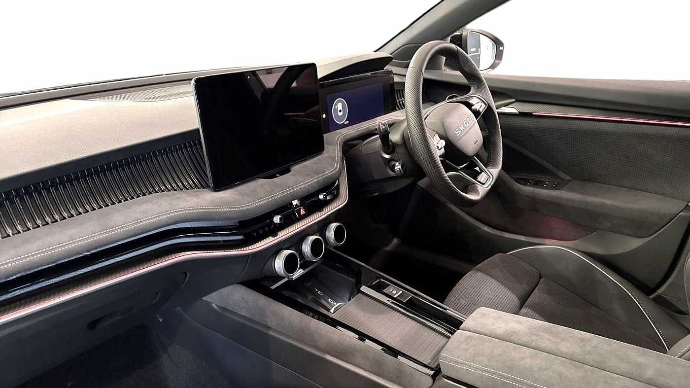 Used Skoda Superb 2025 for sale - 76680139: Photo 2