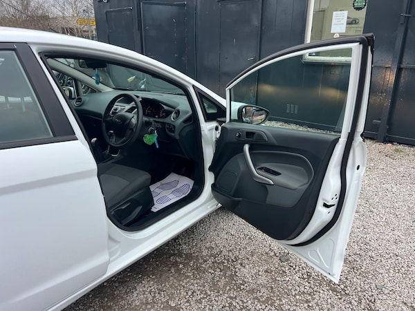 Used Ford Fiesta 2011 for sale - 73724828: Photo 16