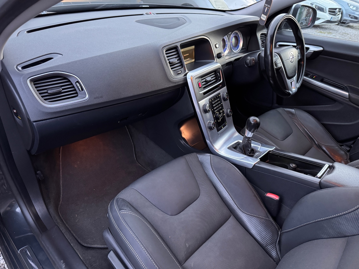 Used Volvo V60 2013 for sale - 76479509: Photo 15