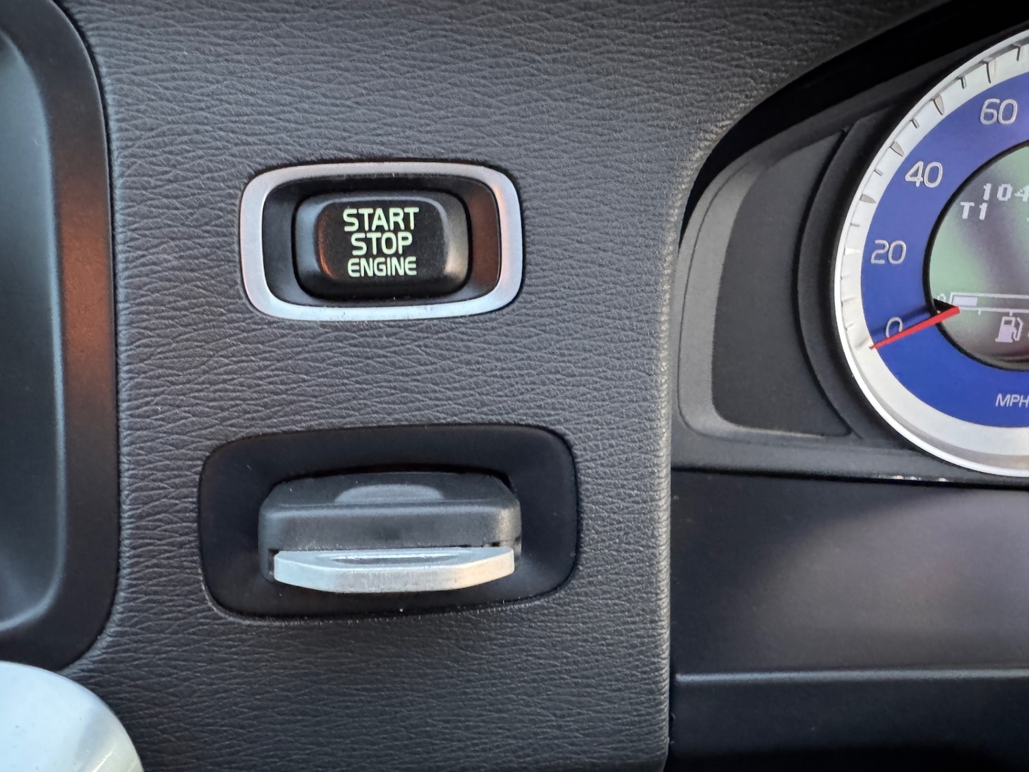 Used Volvo V60 2013 for sale - 76479509: Photo 28