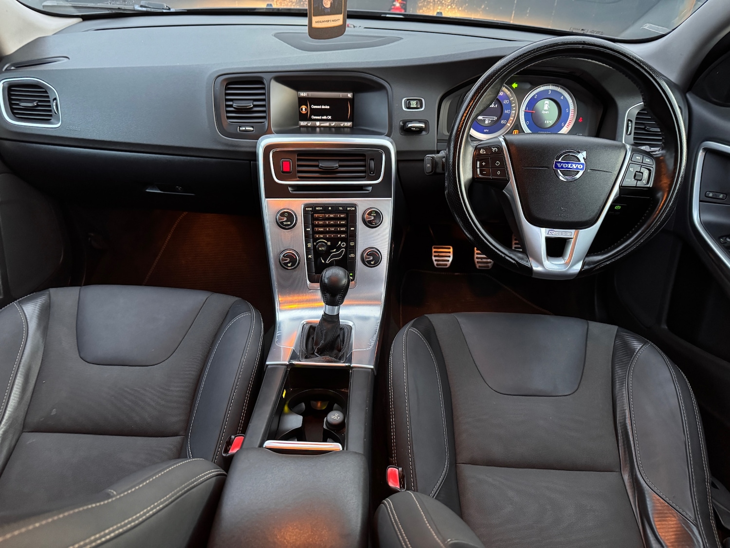 Used Volvo V60 2013 for sale - 76479509: Photo 31