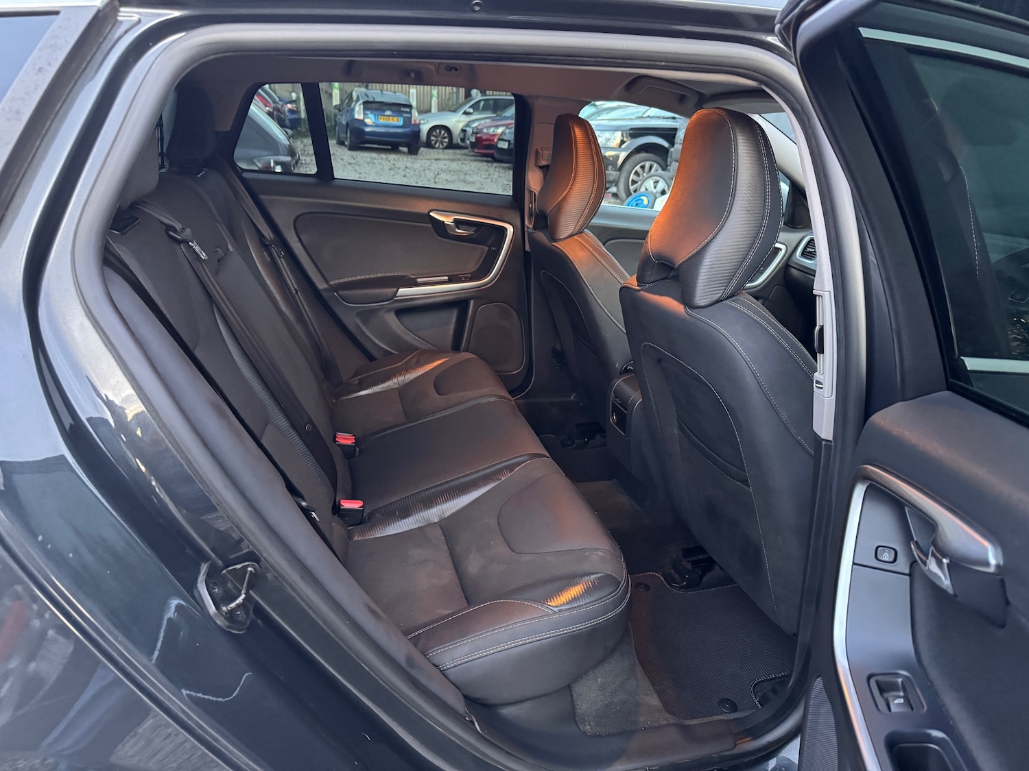 Used Volvo V60 2013 for sale - 76479509: Photo 33