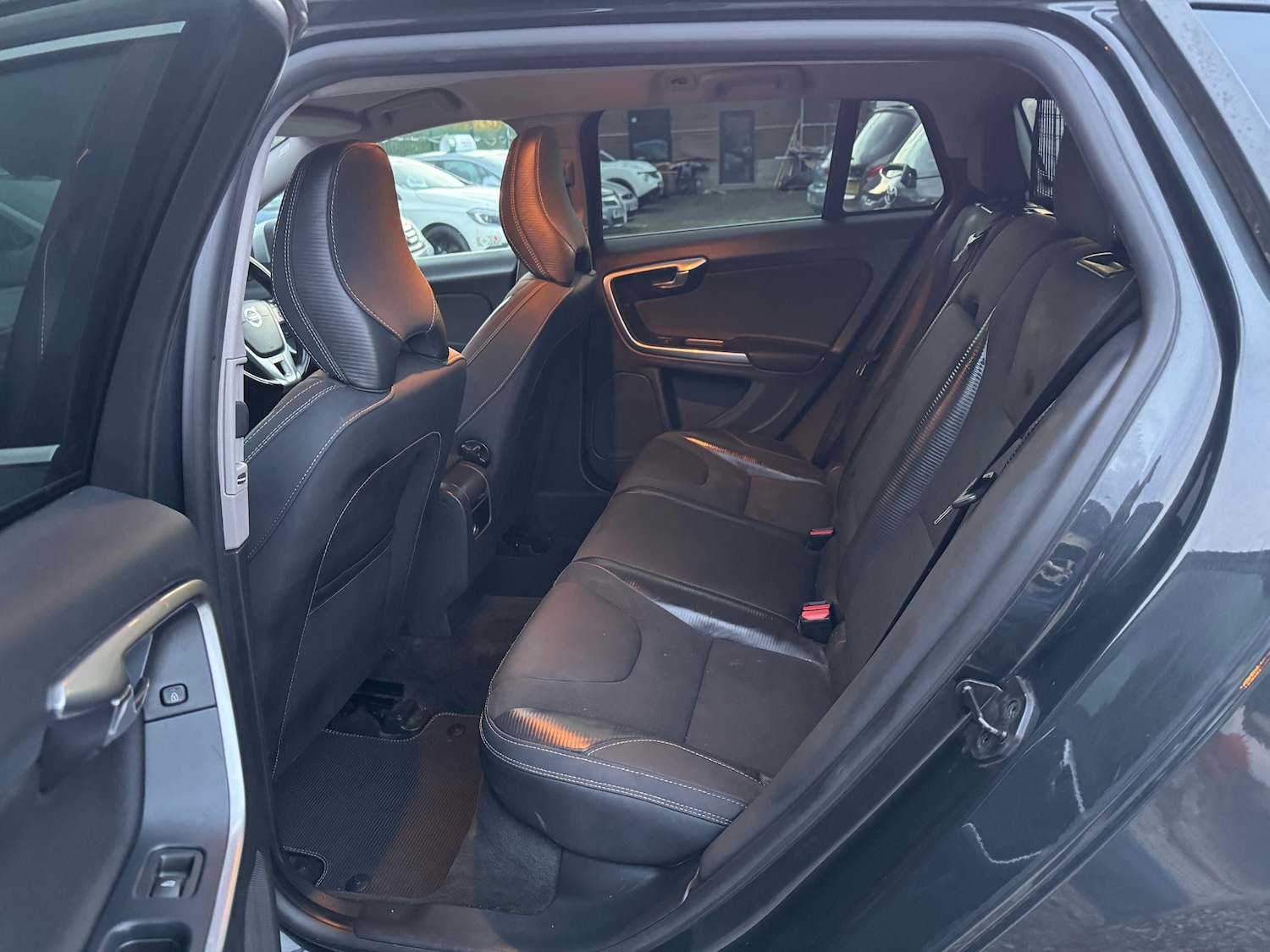 Used Volvo V60 2013 for sale - 76479509: Photo 35