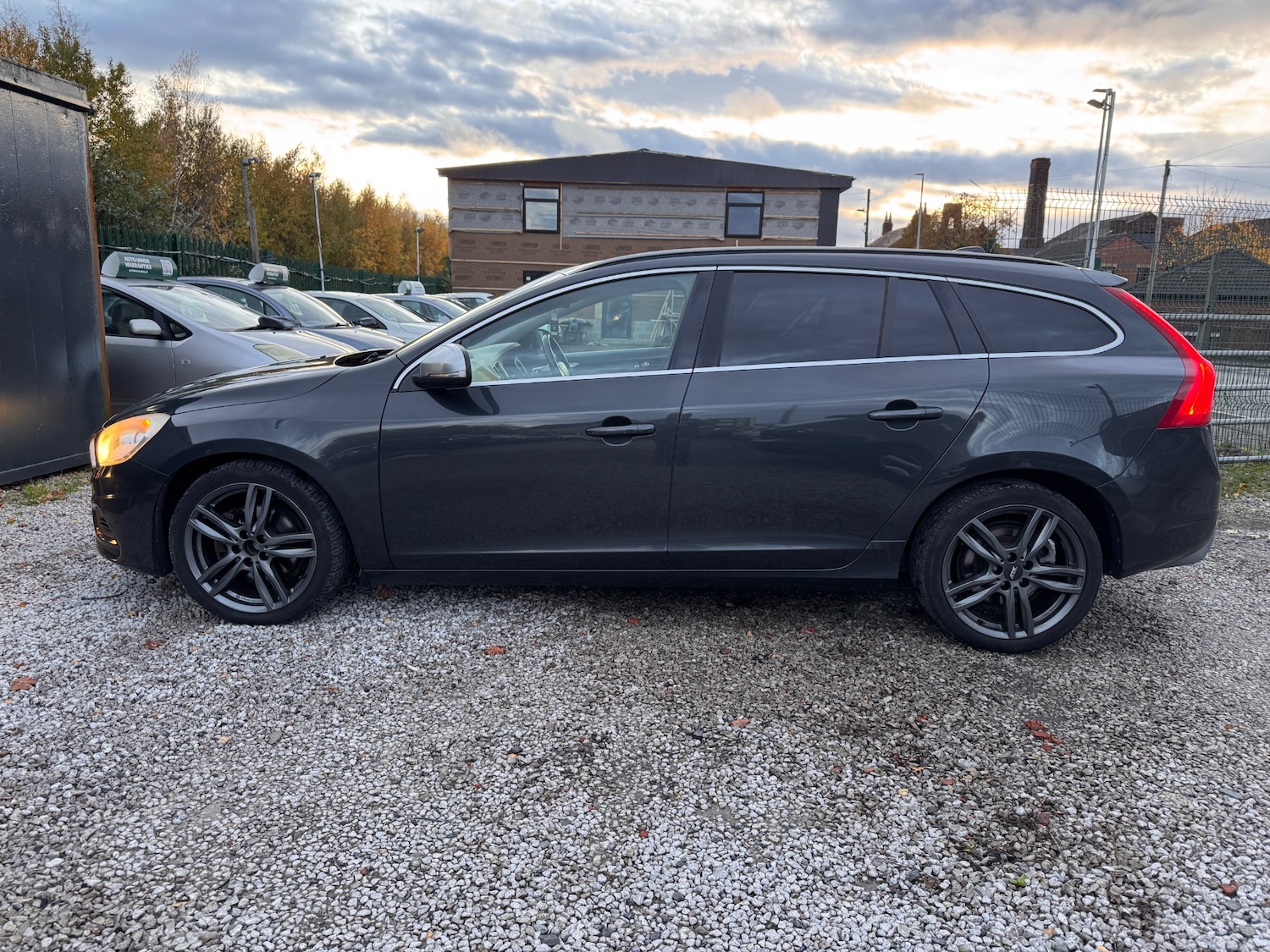Used Volvo V60 2013 for sale - 76479509: Photo 4
