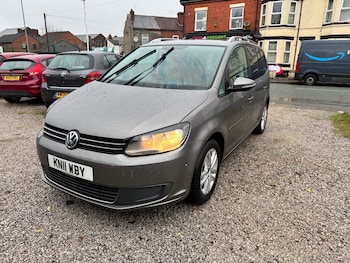 Used Volkswagen Touran 2011 for sale - 76817631: Photo