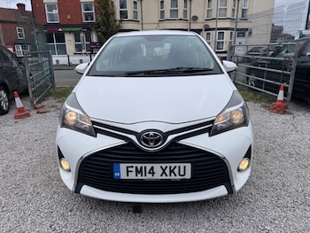 Used Toyota Yaris 2014 for sale - 76286945: Photo 2