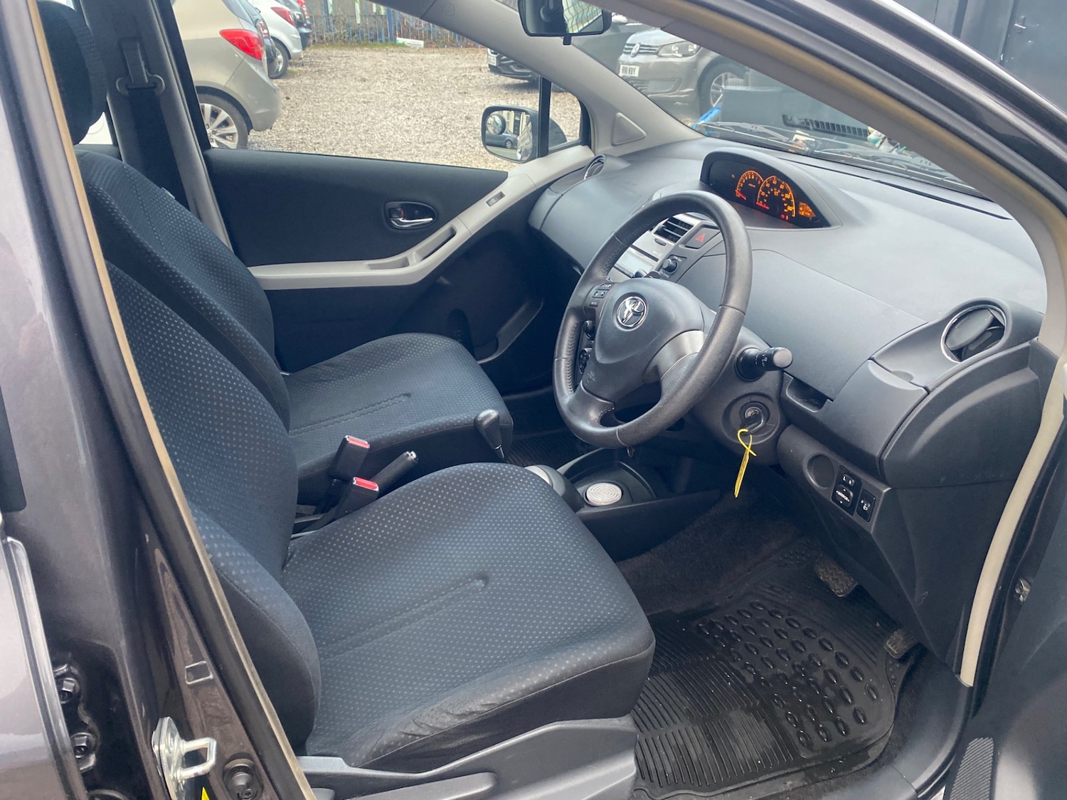 Used Toyota Yaris 2010 for sale - 77151687: Photo 15