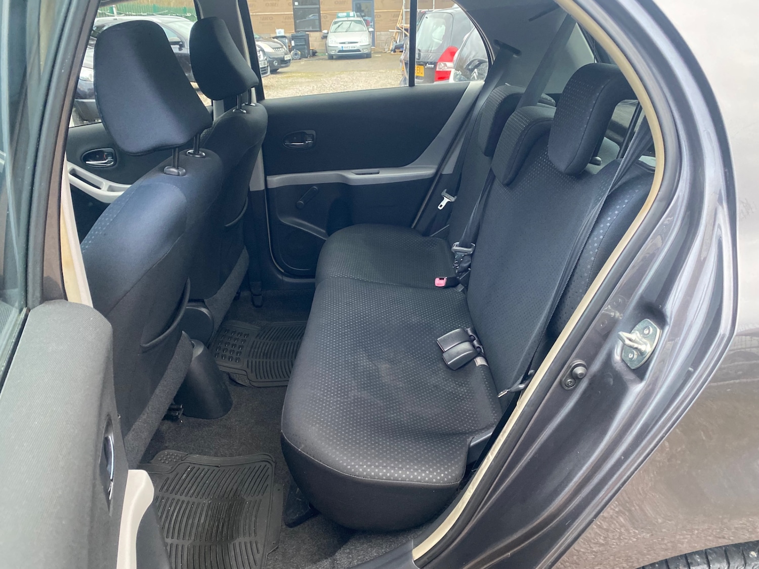 Used Toyota Yaris 2010 for sale - 77151687: Photo 20