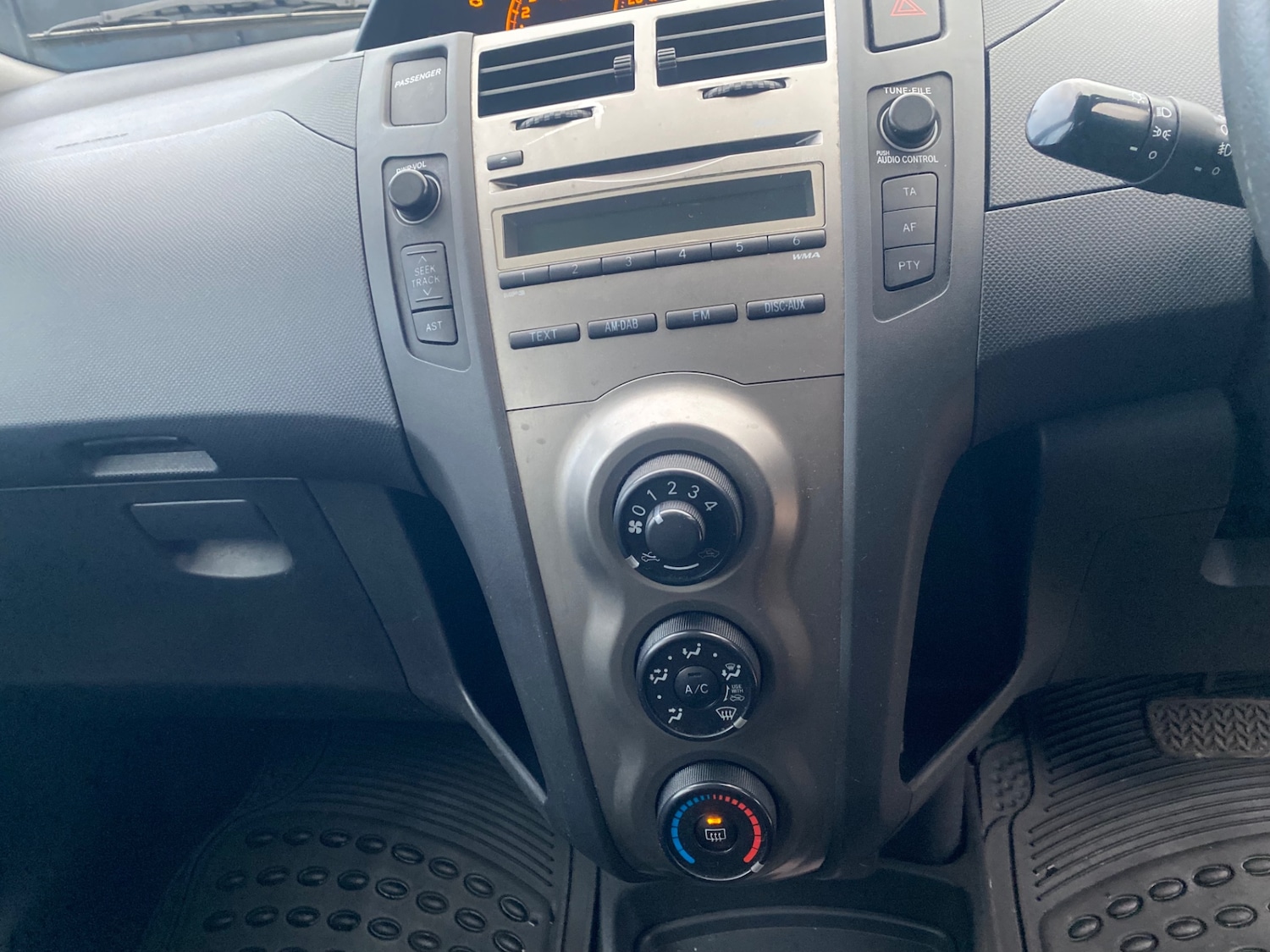 Used Toyota Yaris 2010 for sale - 77151687: Photo 28