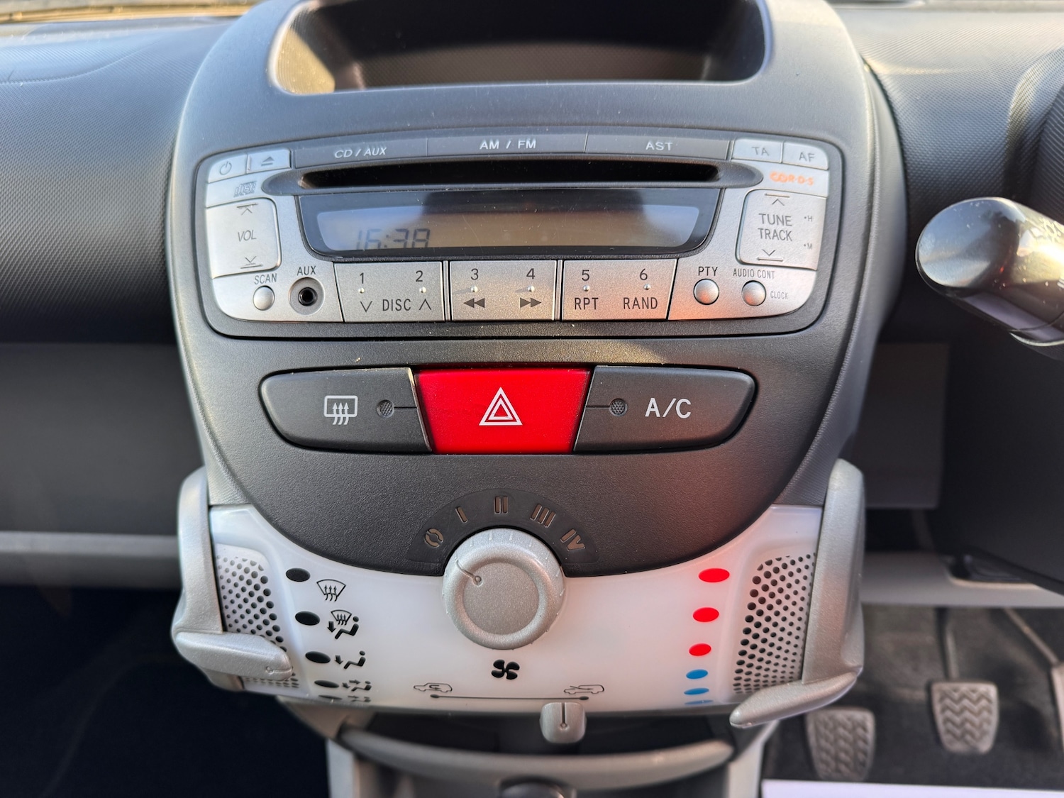 Used Toyota AYGO 2011 for sale - 76402477: Photo 23