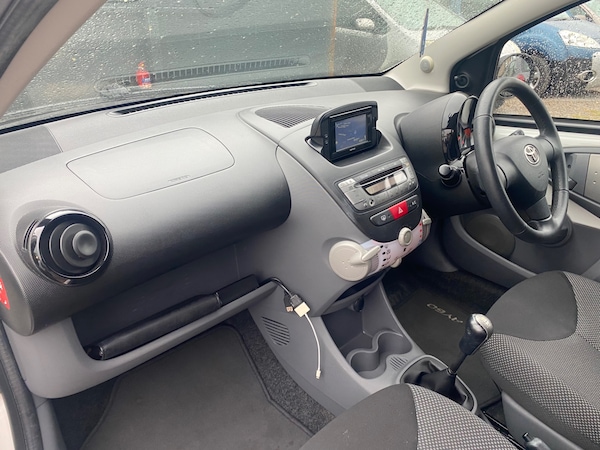 Used Toyota AYGO 2011 for sale - 76316675: Photo 14