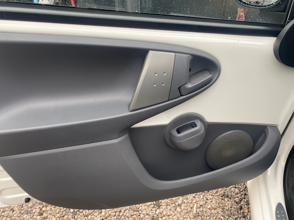 Used Toyota AYGO 2011 for sale - 76316675: Photo 15