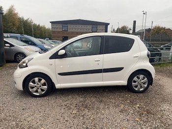 Used Toyota AYGO 2011 for sale - 76316675: Photo