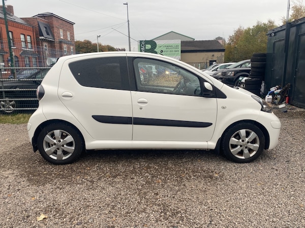 Used Toyota AYGO 2011 for sale - 76316675: Photo 8