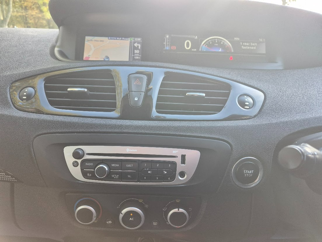 Used Renault Grand Scenic 2012 for sale - 77248313: Photo 11