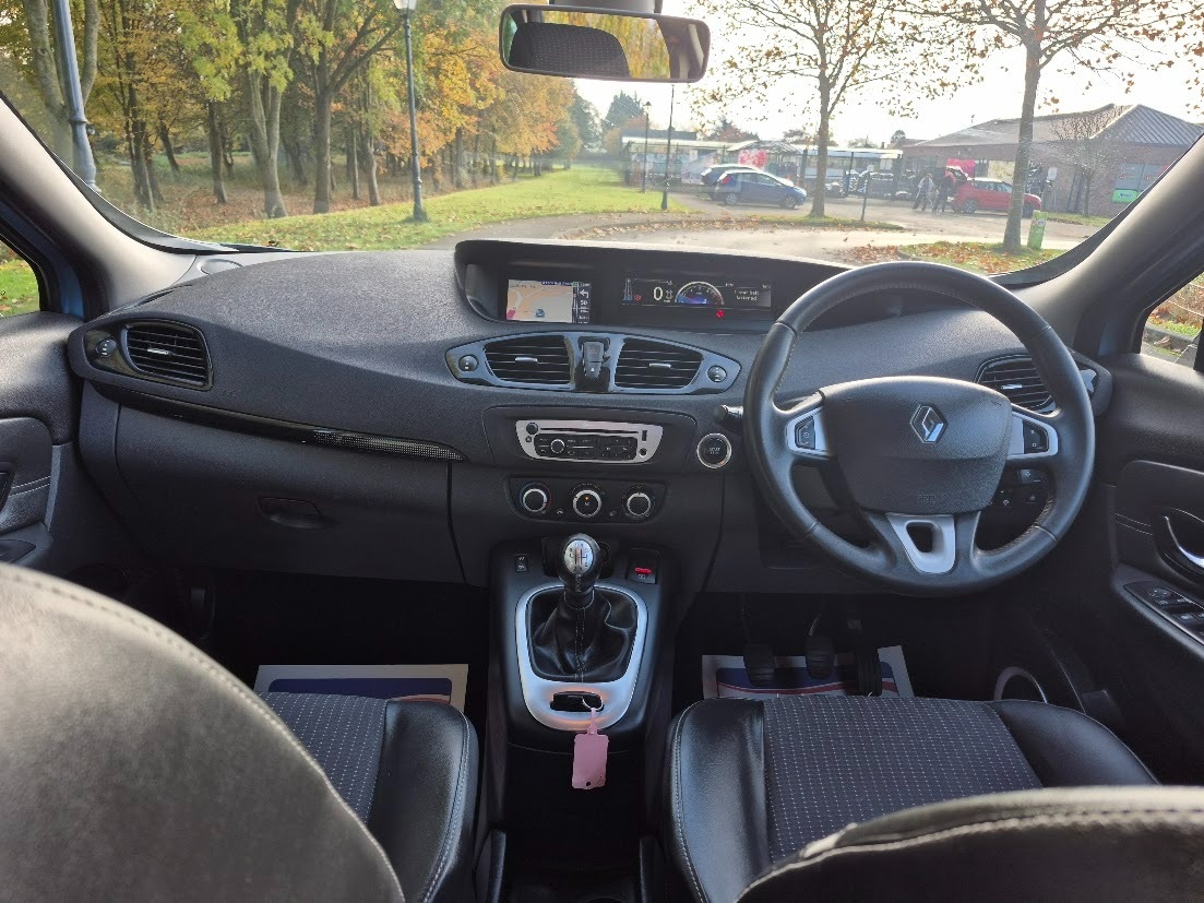 Used Renault Grand Scenic 2012 for sale - 77248313: Photo 15