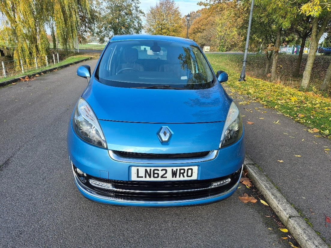 Used Renault Grand Scenic 2012 for sale - 77248313: Photo 2