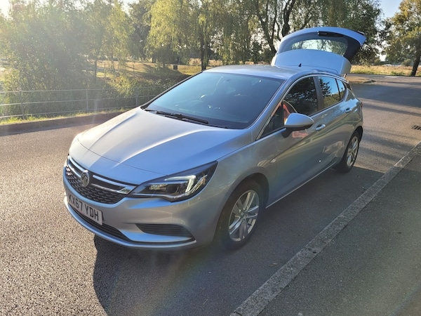 Used Vauxhall Astra 2017 for sale - 72045367: Photo 1