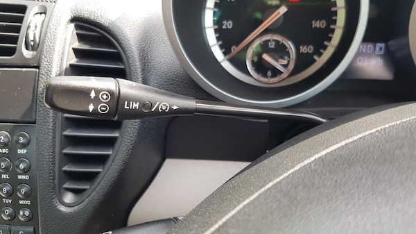 Used Mercedes-Benz SLK 2010 for sale - 63030631: Photo 11