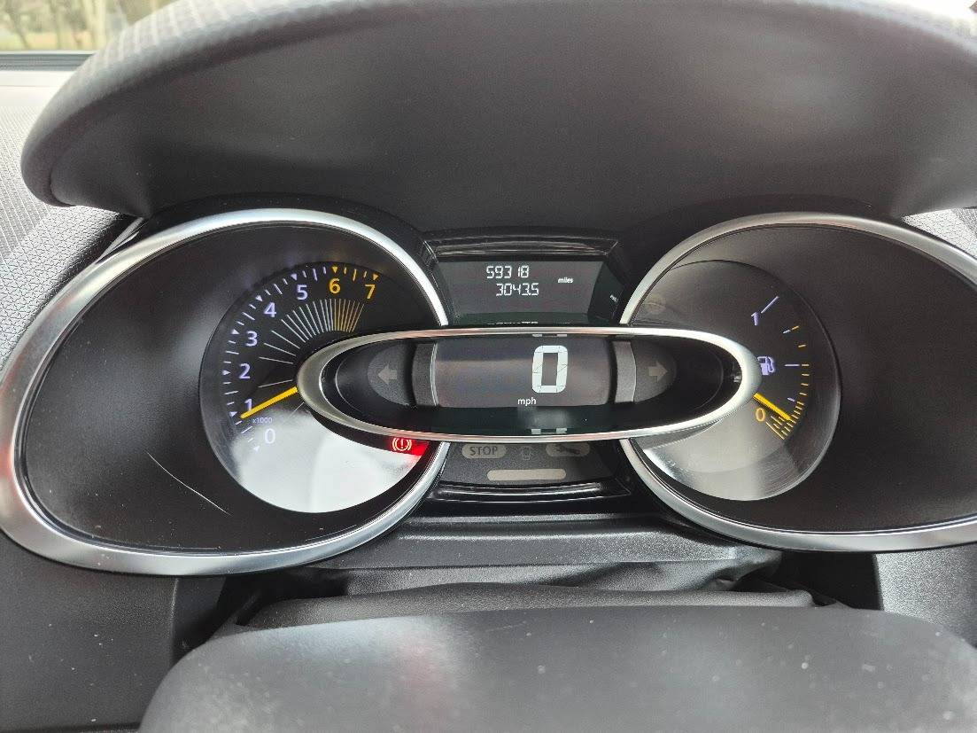 Used Renault Clio 2015 for sale - 76845306: Photo 15
