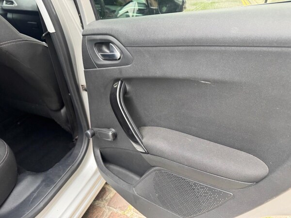 Used Peugeot 208 2014 for sale - 76179360: Photo 25