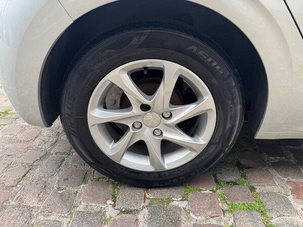 Used Peugeot 208 2014 for sale - 76179360: Photo 28