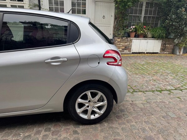 Used Peugeot 208 2014 for sale - 76179360: Photo 29