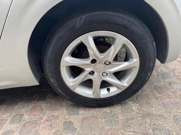 Used Peugeot 208 2014 for sale - 76179360: Photo 31