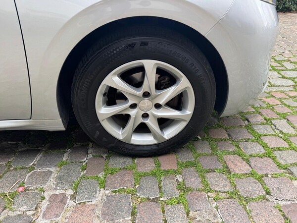 Used Peugeot 208 2014 for sale - 76179360: Photo 32