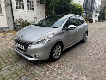 Used Peugeot 208 2014 for sale - 76179360: Photo 3