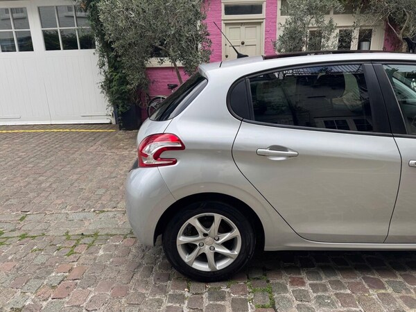 Used Peugeot 208 2014 for sale - 76179360: Photo 4