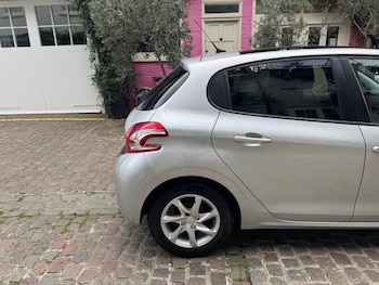 Used Peugeot 208 2014 for sale - 76179360: Photo 4