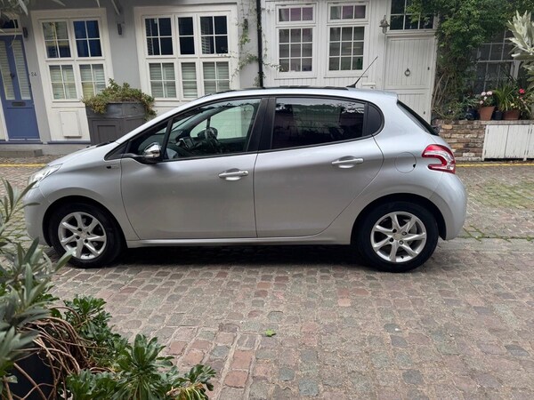 Used Peugeot 208 2014 for sale - 76179360: Photo 6