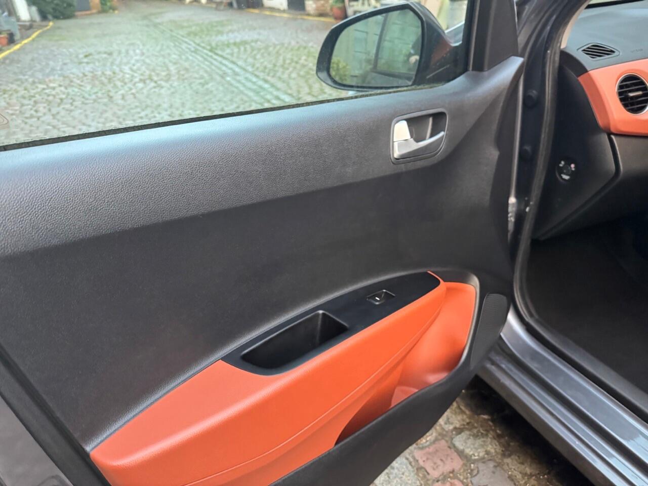 Used Hyundai i10 2015 for sale - 76314913: Photo 30