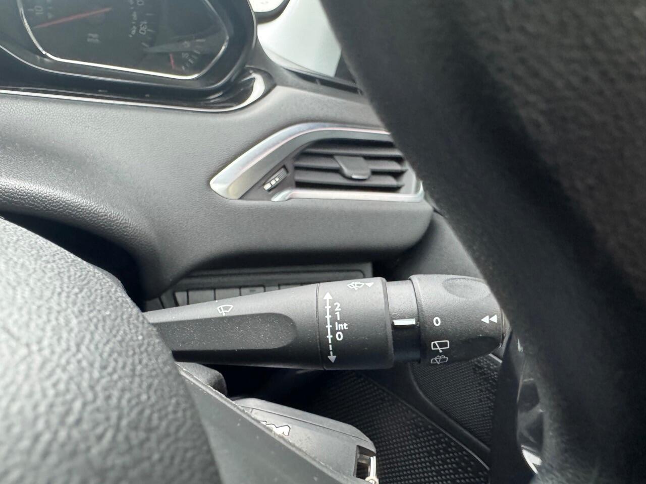 Used Peugeot 208 2012 for sale - 76425435: Photo 26