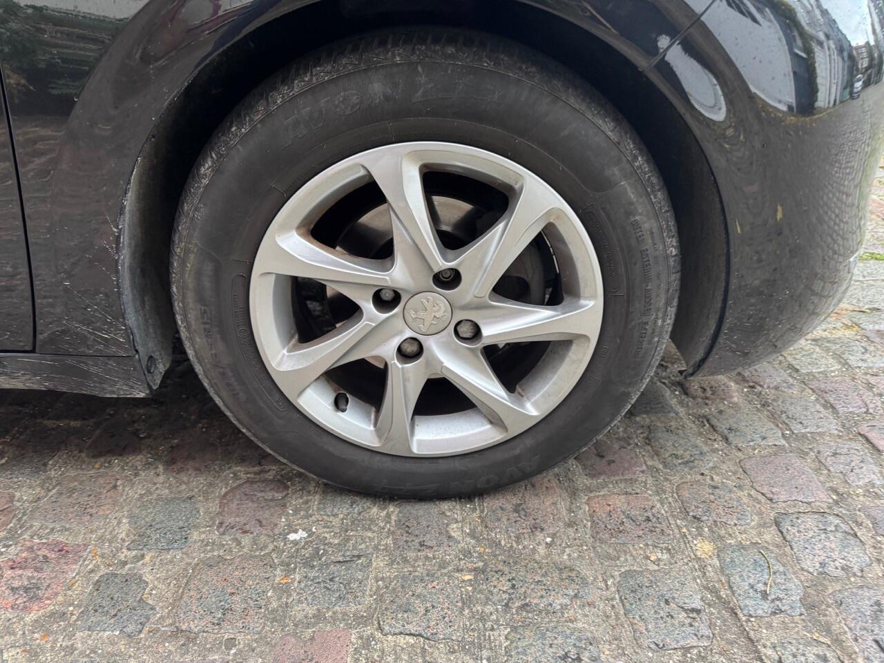 Used Peugeot 208 2012 for sale - 76425435: Photo 35