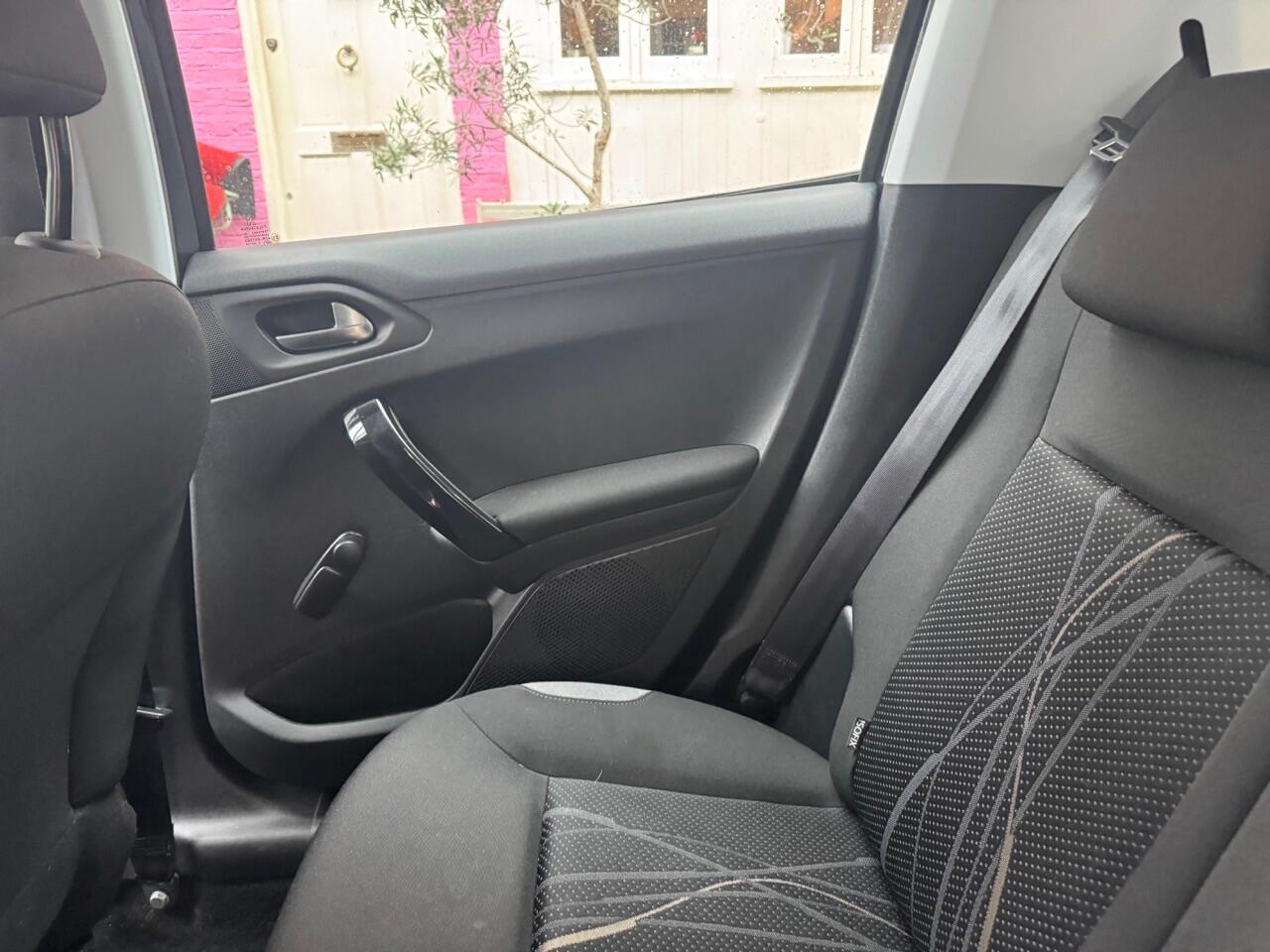 Used Peugeot 208 2012 for sale - 76425435: Photo 41